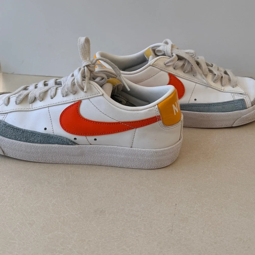 Nike Women's‎ Blazer Low '77 White/Orange/Gold/Blue DC4769-105 Size 8